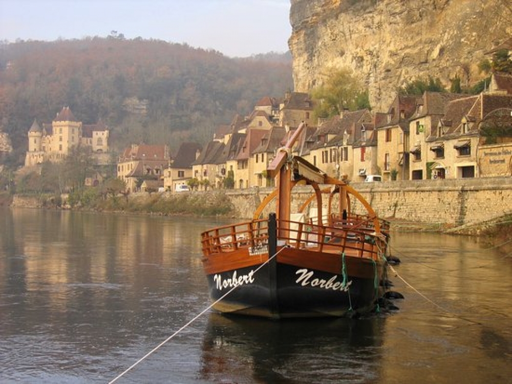 Deux sites incontournables du Périgord : La Roque Gageac, Le Château des Milandes